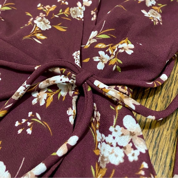 EUC Forever 21 peplum wrap floral blouse - Picture 4 of 12